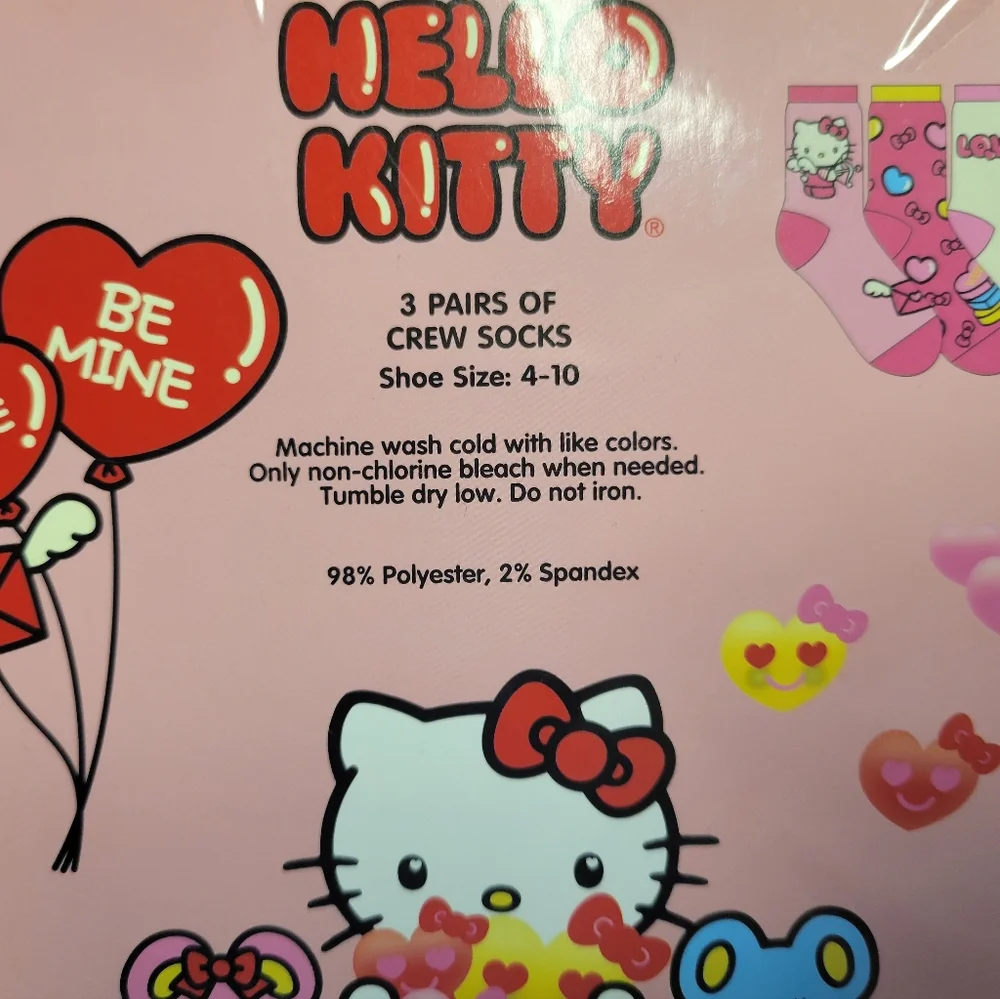 Hello Kitty New in Valentines Day Box 3 Pk of Crew Socks‎